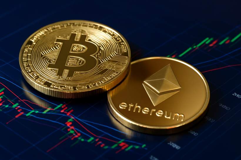 Bitcoin Or Ethereum To $62,000? Fundstrat Releases Contrasting 2026 Predictions