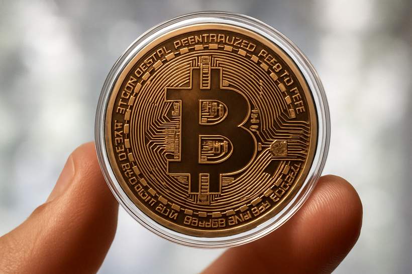 Is Saylor’s Bitcoin Strategy A ‘Fraud’? Schiff Wants A Live Debate To Prove It