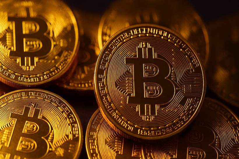 Bitcoin Takes a Tumble: Liquidations Soar!