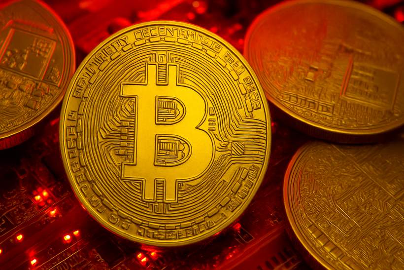 Bitcoin's Rollercoaster Ride: 10% Drop and Market Freakout!