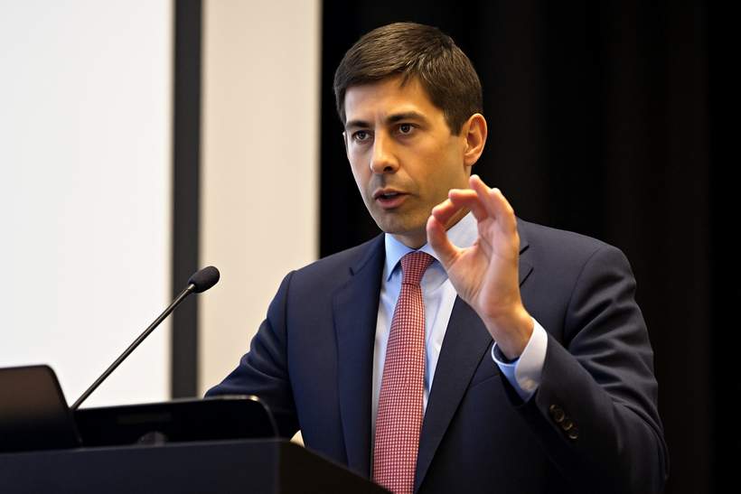 New Fed Era Approaches: What Bitcoin Investors Should Expect Under Warsh
